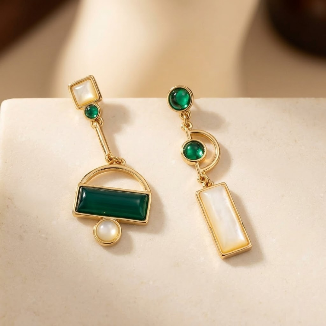 Aretes Colgantes Geométricos de Oro con Esmeralda
