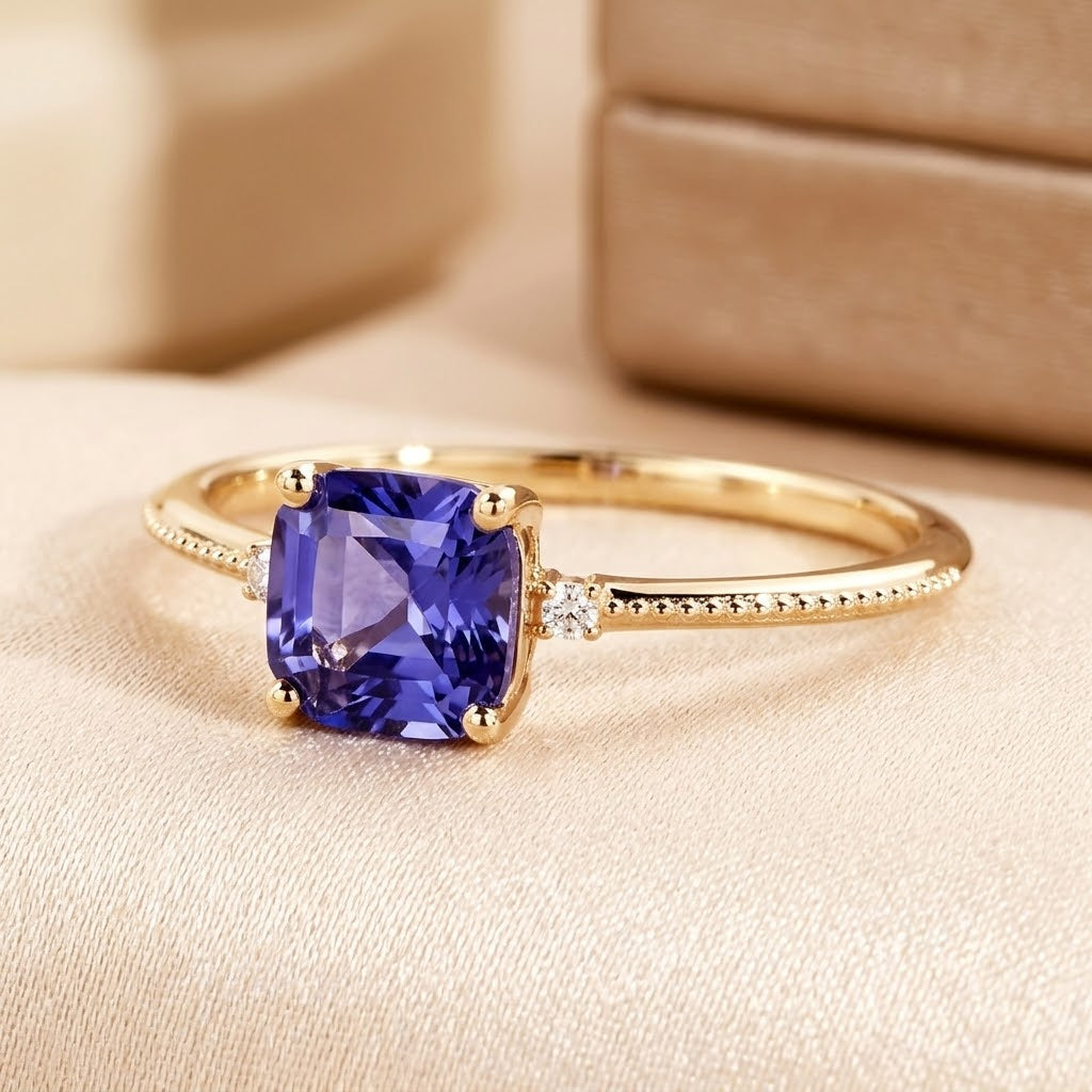 Anillo Solitario de Oro con Amatista