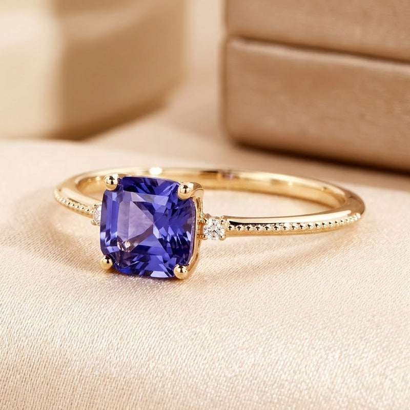 Anillo Solitario de Oro con Amatista