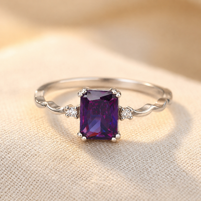 Anillo Talla Esmeralda de Plata con Amatista
