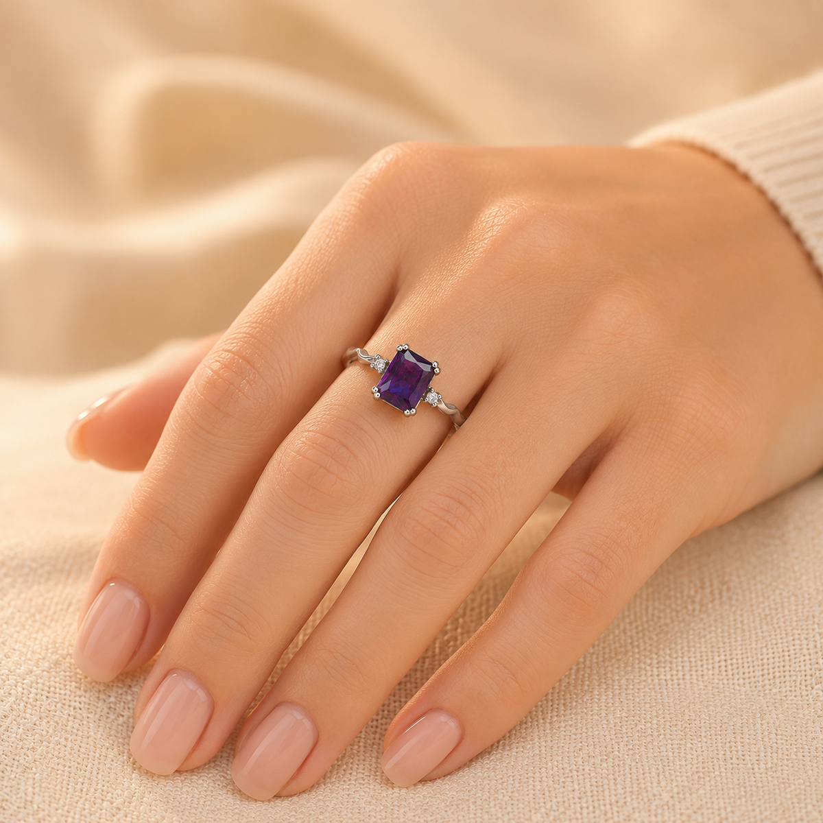Anillo Talla Esmeralda de Plata con Amatista