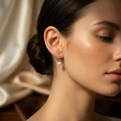Aretes Colgantes Corazón de Oro con Perla