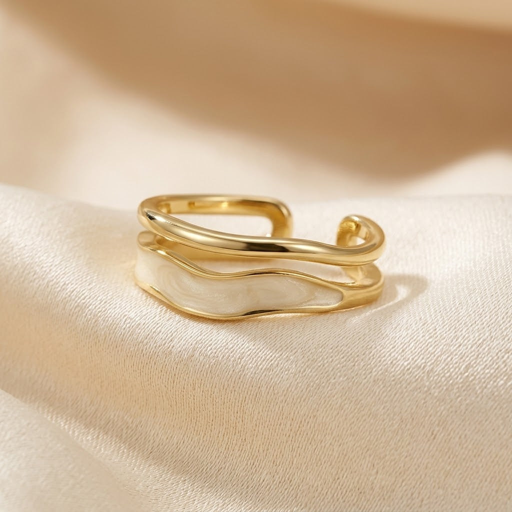 Anillo Envolvente Escultural de Oro