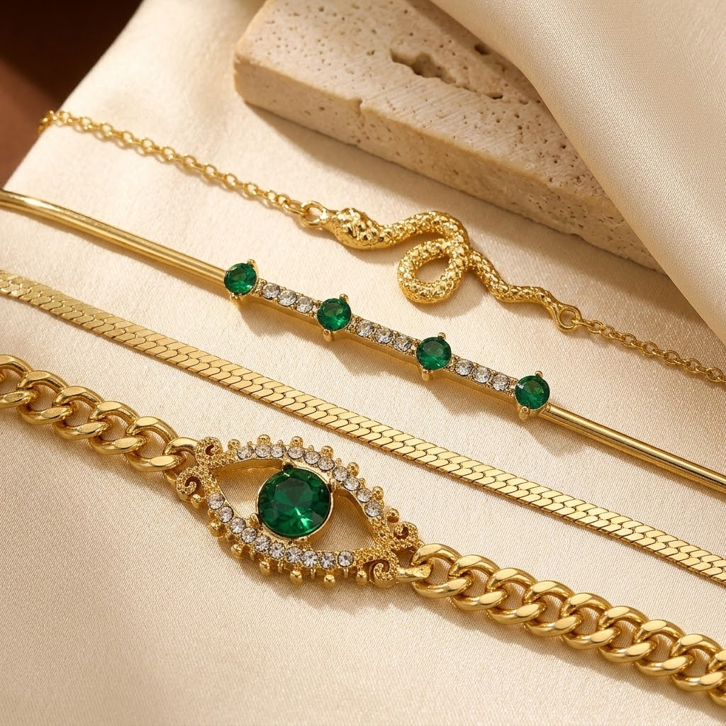 Set de Pulseras con Dijes de Oro y Esmeralda